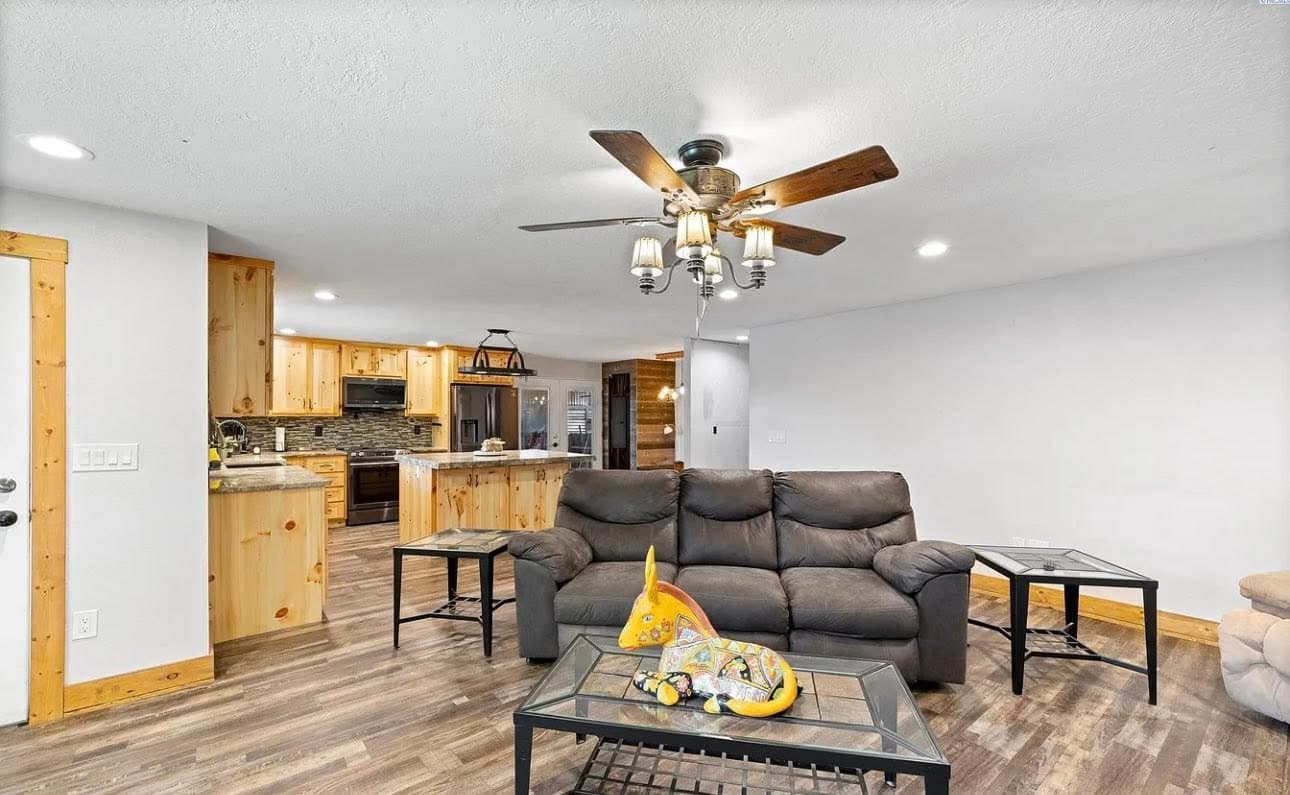 Finished living room with modern finishes